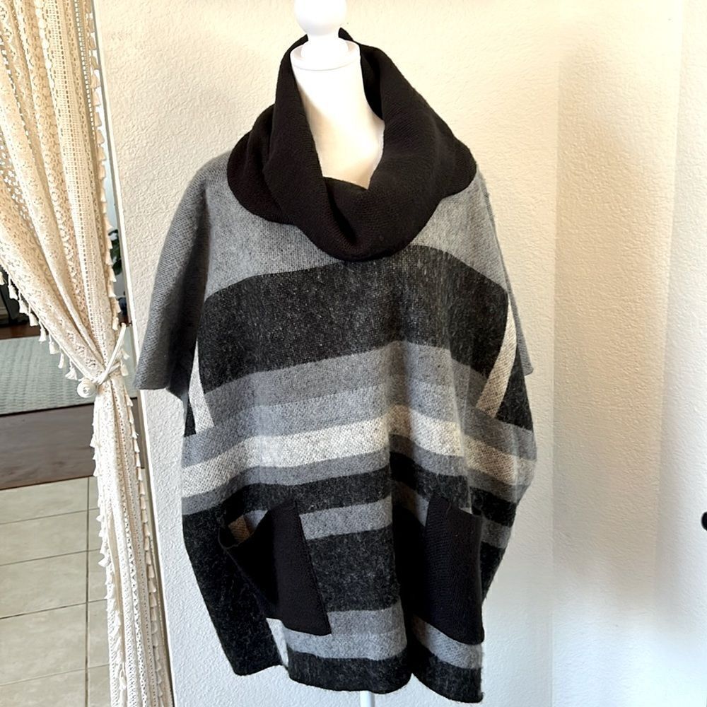 Charming Charlie Pull-Over Cowl Neck Blanket Cape / Wrap ~ Size M/L